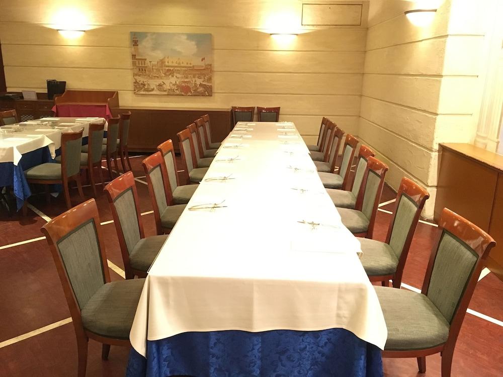 Hotel Yokohama Camelot Japan Экстерьер фото