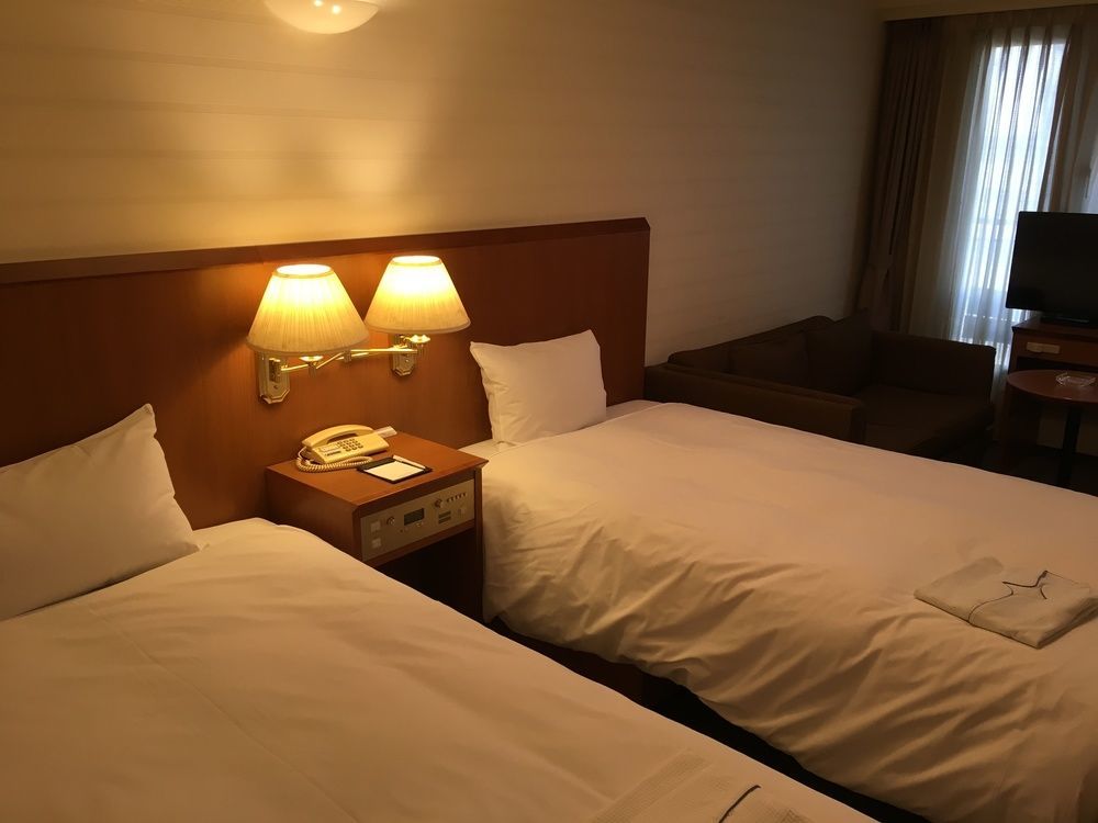 Hotel Yokohama Camelot Japan Экстерьер фото