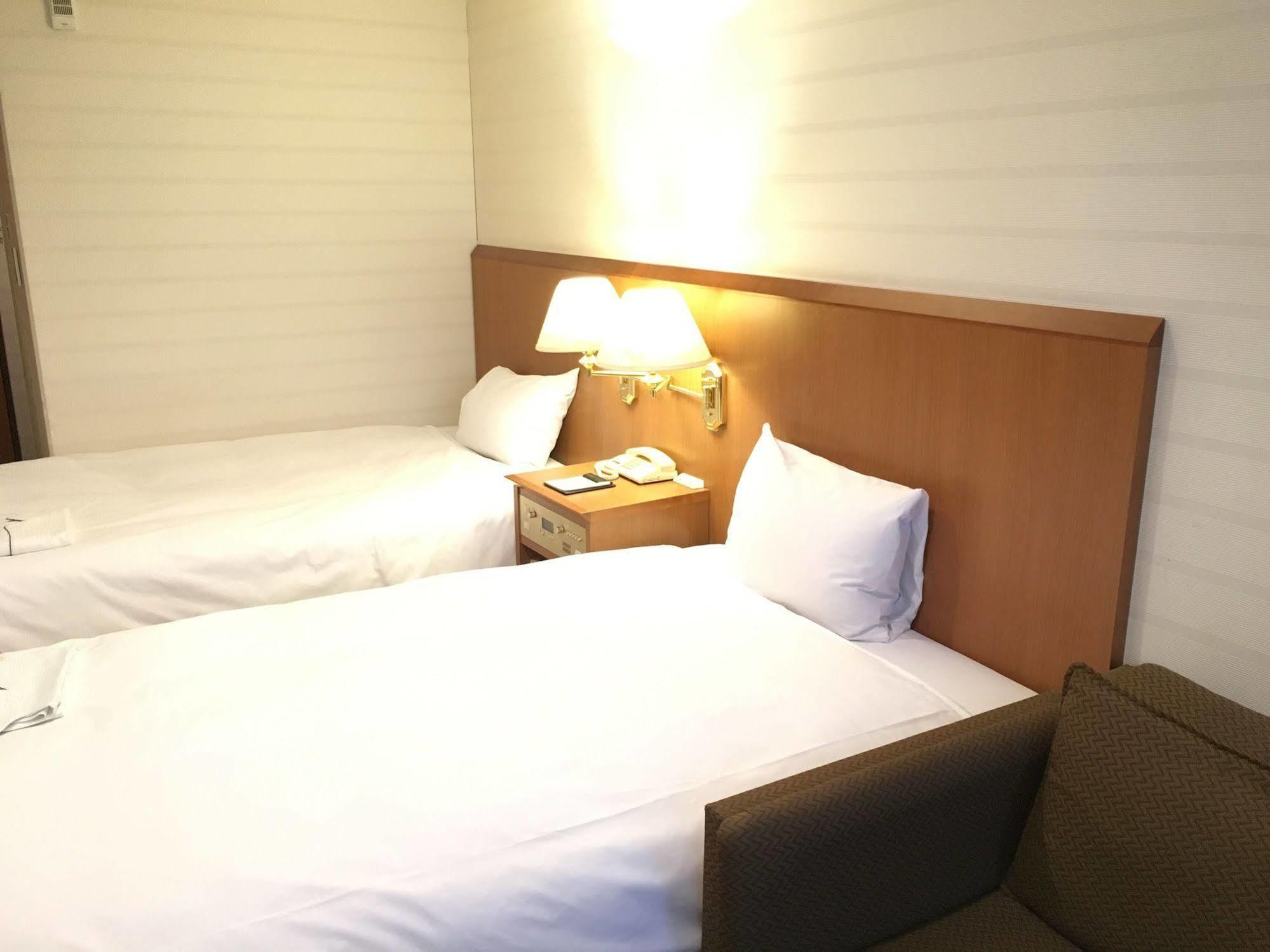 Hotel Yokohama Camelot Japan Экстерьер фото
