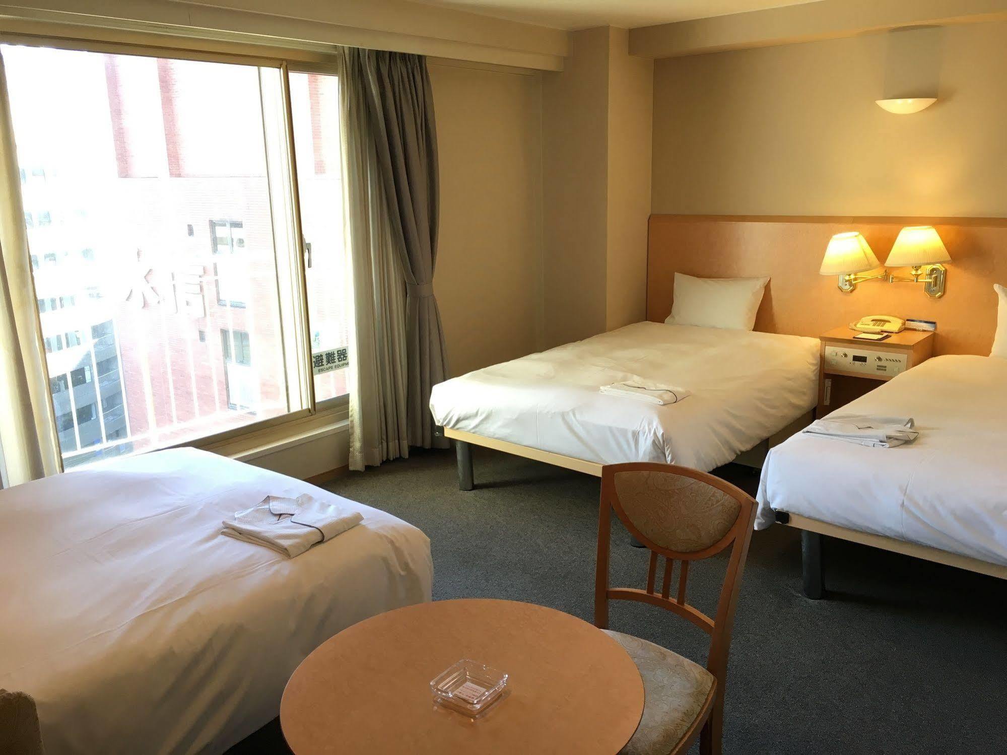 Hotel Yokohama Camelot Japan Экстерьер фото