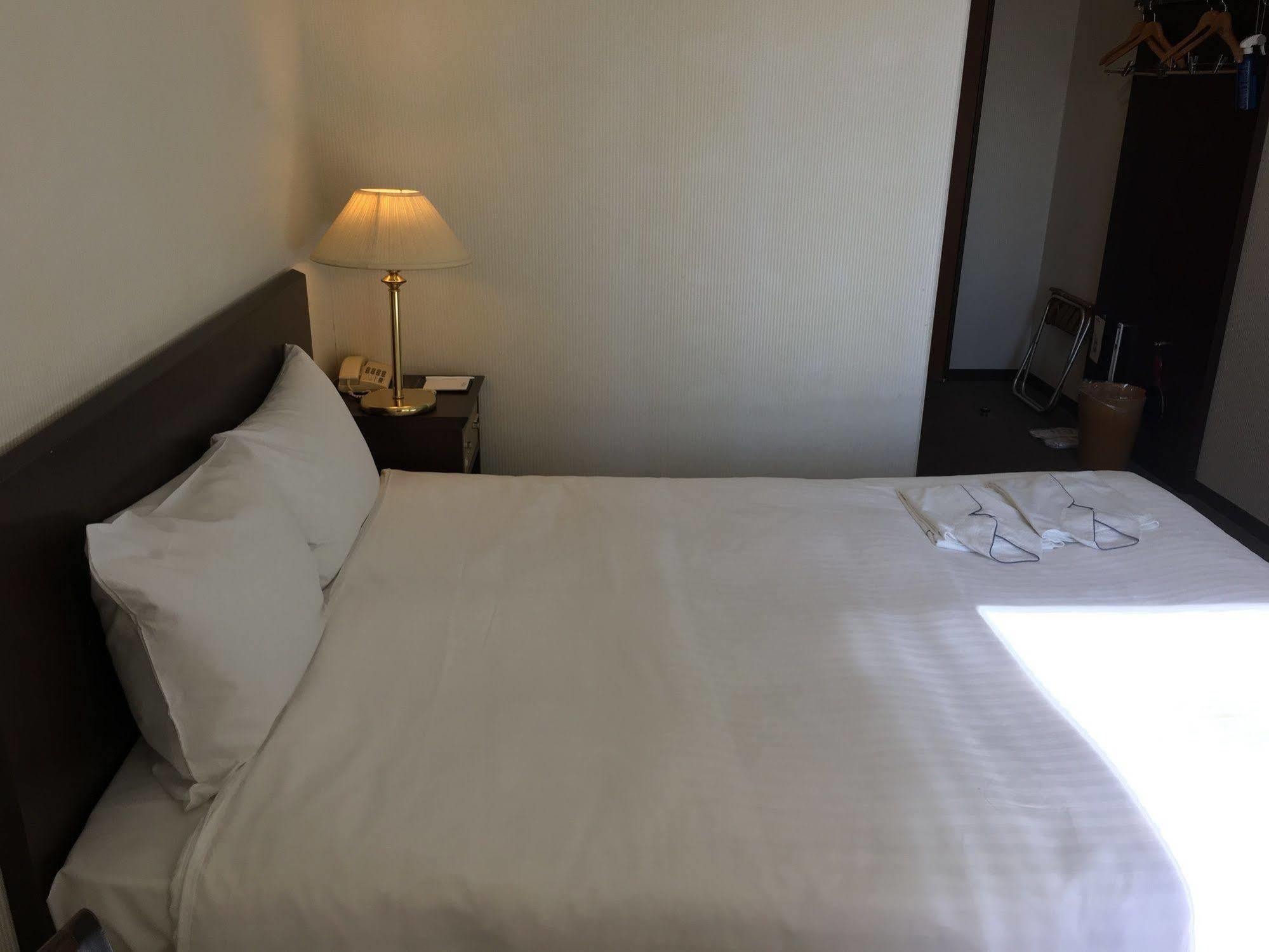 Hotel Yokohama Camelot Japan Экстерьер фото