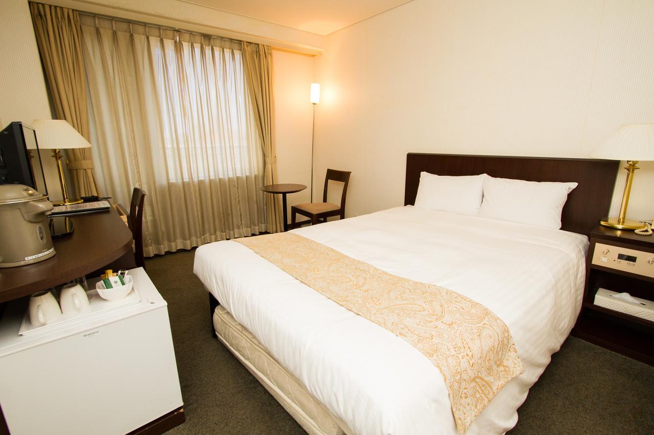 Hotel Yokohama Camelot Japan Экстерьер фото