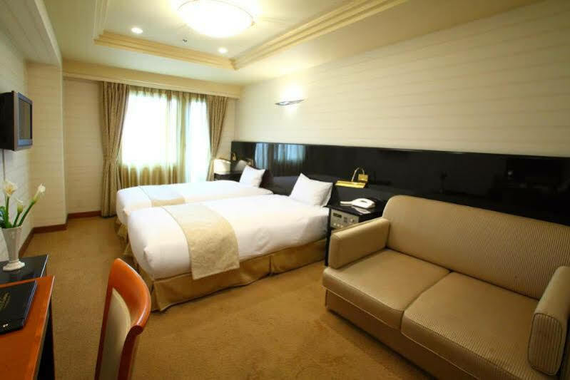 Hotel Yokohama Camelot Japan Экстерьер фото